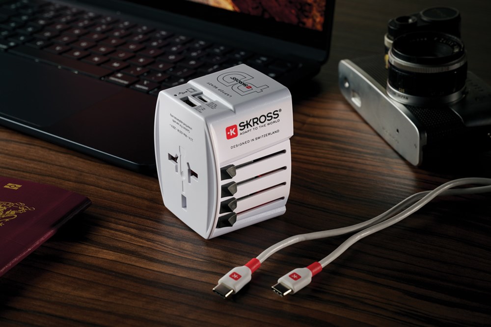 SKROSS MUV Wereldreisadapter 65W PD met USB C-kabel